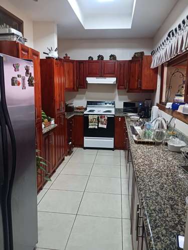 CASA CON AMPLIO TERRENO SE VENDE EN LA GUACIMA, ALAJUELA - Imagen 16