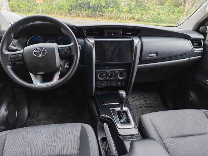Toyota Fortuner 4x4 año 2024 - Imagen 6