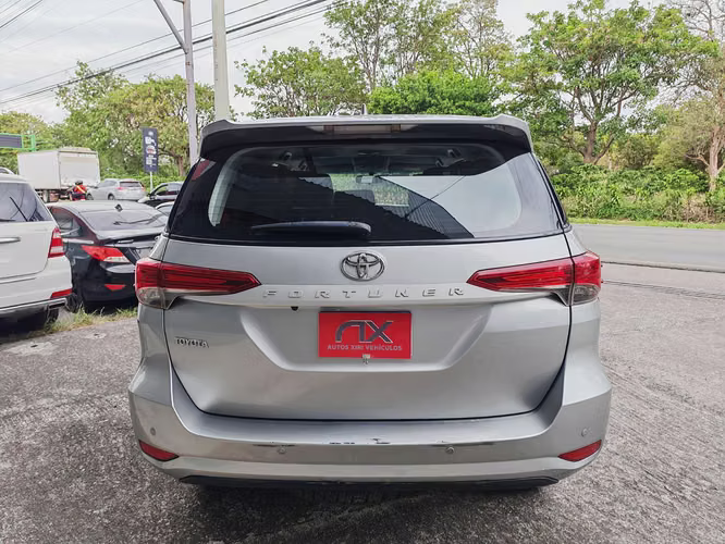Toyota Fortuner 4x4 año 2024 - Imagen 4