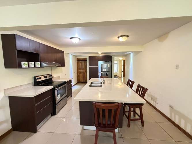 Se vende amplia casa de una planta en Los Colegios, Moravia (FV) - Imagen 2
