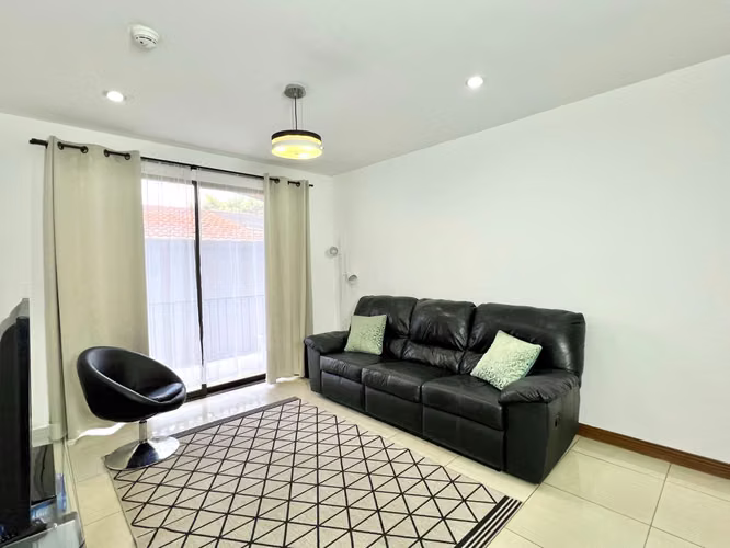 Alquiler de apartamento en Santa Ana. 2 Habitaciones. Amueblado. ¡Amenidades! - Imagen 4
