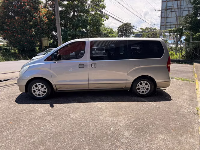 Hyundai H1 año 2012 de 12 plazas - Imagen 5