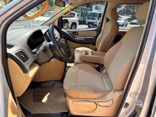 Hyundai H1 año 2012 de 12 plazas - Imagen 7