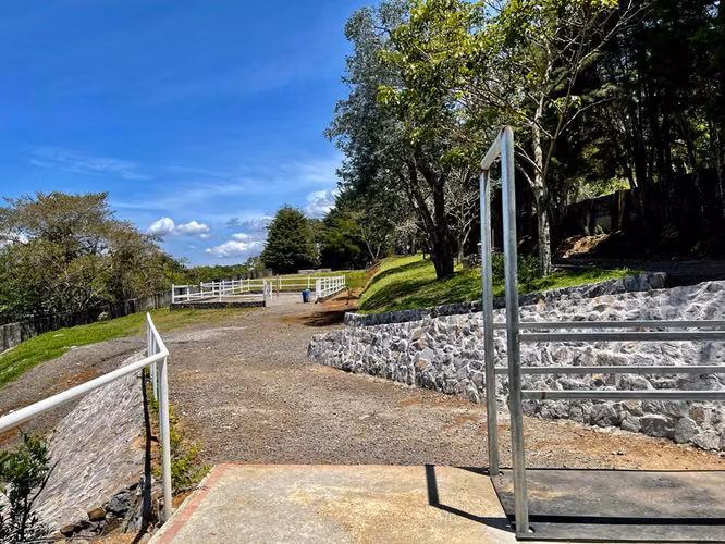 ALQUILO O VENDO QUINTA EN BARVA DE HEREDIA
