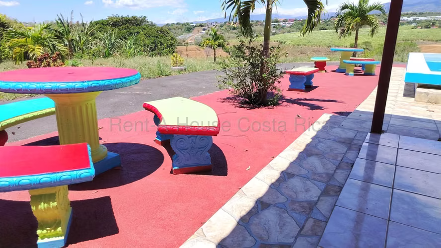 Casa con Piscina y 5.000 m² de Terreno en San Isidro - Imagen 19
