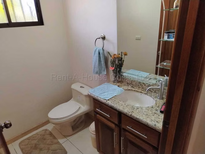 Casa con Piscina y 5.000 m² de Terreno en San Isidro - Imagen 8