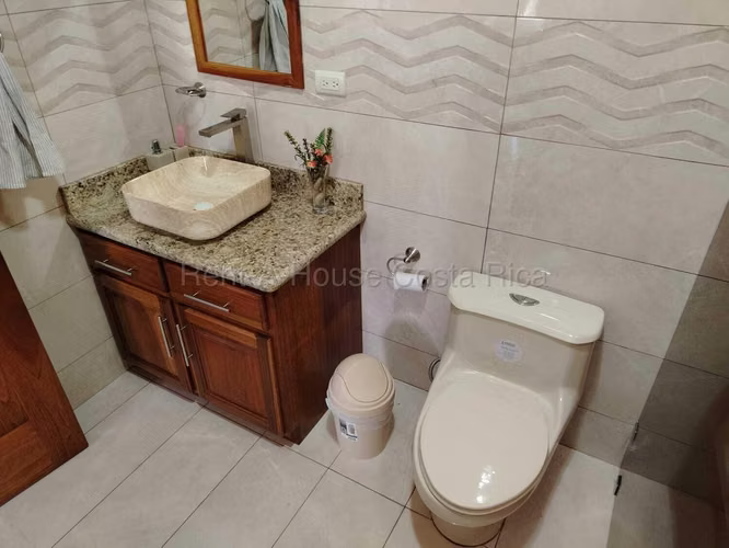 Casa con Piscina y 5.000 m² de Terreno en San Isidro - Imagen 13