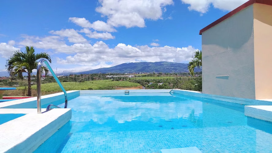 Casa con Piscina y 5.000 m² de Terreno en San Isidro - Imagen 17