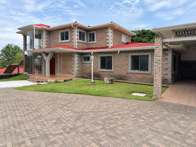 ALQUILER/ ALQUILER CON OPCIÓN A COMPRA, DE AMPLIA CASA EN CANOAS DE ALAJUELA, CON APARTAMENTO INDEPENDIENTE - Imagen 1