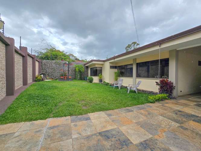 Casa de 368 m2 de un solo nivel / uso de suelo mixto / 569 m2 lote / Bello Horizonte Escazú - Imagen 2
