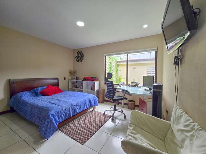 Casa de 368 m2 de un solo nivel / uso de suelo mixto / 569 m2 lote / Bello Horizonte Escazú - Imagen 16