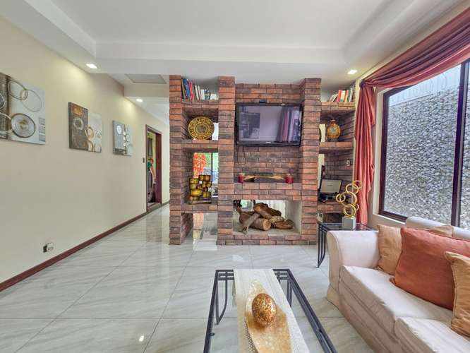 Casa de 368 m2 de un solo nivel / uso de suelo mixto / 569 m2 lote / Bello Horizonte Escazú - Imagen 11