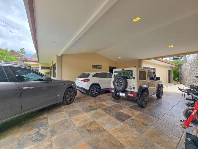 Casa de 368 m2 de un solo nivel / uso de suelo mixto / 569 m2 lote / Bello Horizonte Escazú - Imagen 4
