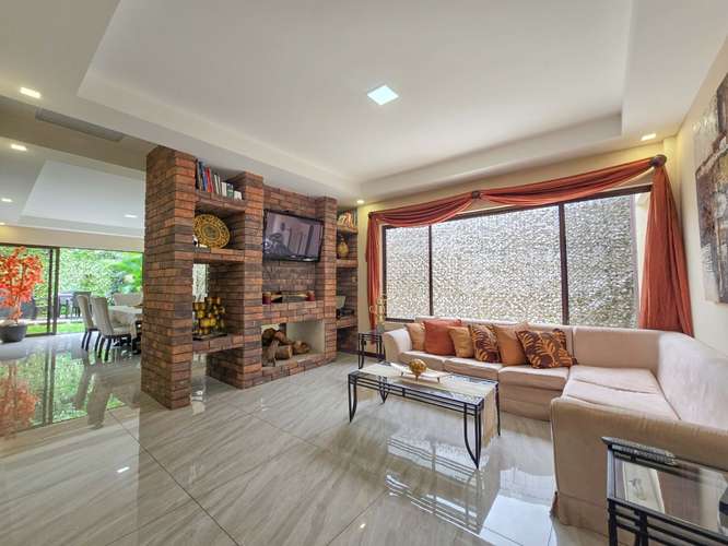 Casa de 368 m2 de un solo nivel / uso de suelo mixto / 569 m2 lote / Bello Horizonte Escazú - Imagen 10