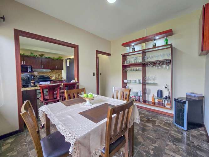 Casa de 368 m2 de un solo nivel / uso de suelo mixto / 569 m2 lote / Bello Horizonte Escazú - Imagen 9