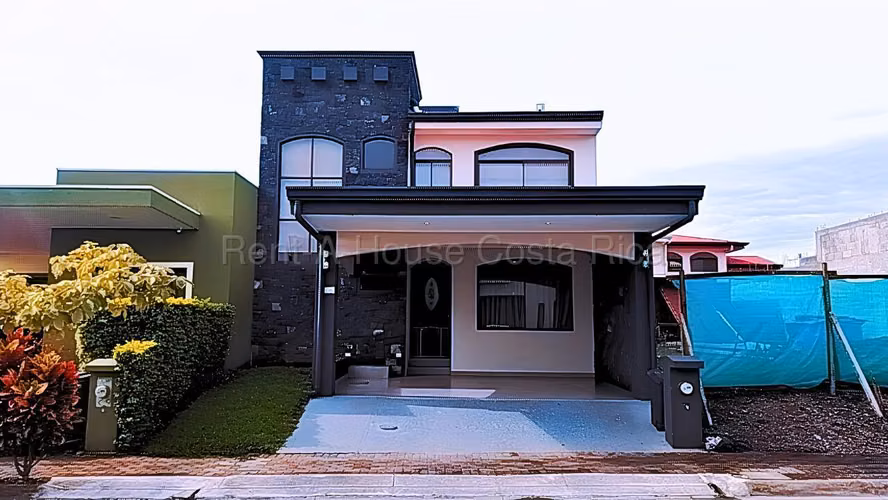   Casa Amueblada en El Coyol con Piscina y Seguridad 24/7