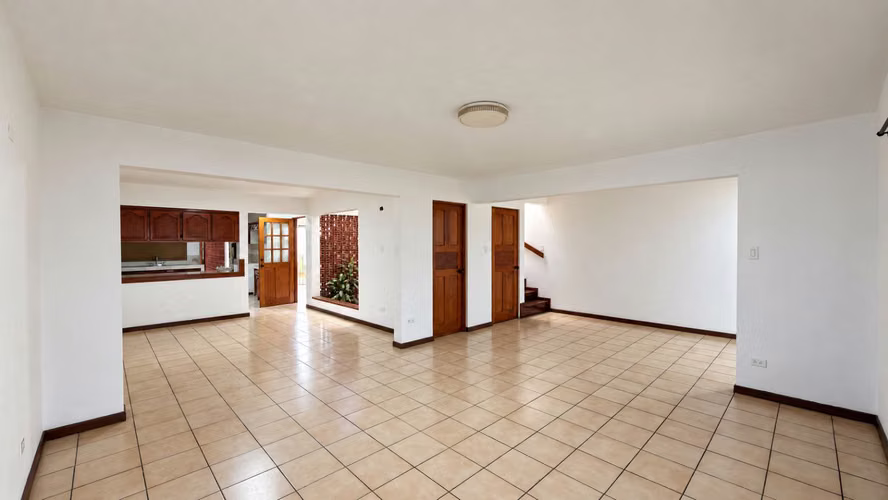 Alquiler | Casa con excelente ubicación en Freses de Curridabat - Imagen 3