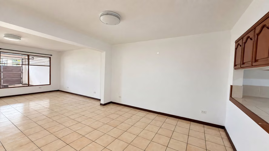 Alquiler | Casa con excelente ubicación en Freses de Curridabat - Imagen 11