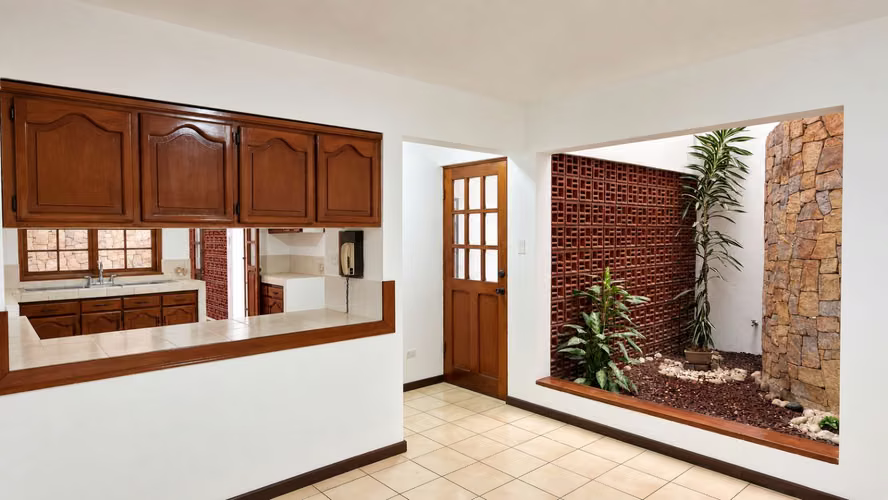 Alquiler | Casa con excelente ubicación en Freses de Curridabat - Imagen 5