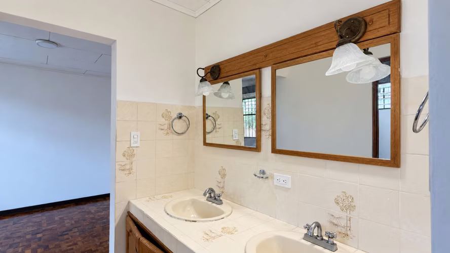 Alquiler | Casa con excelente ubicación en Freses de Curridabat - Imagen 18