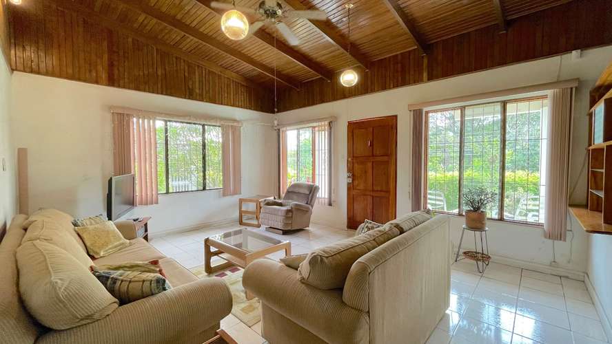 Lote esquinero en Escazú 352 m² con casa y vista protegida al bosque - Imagen 11