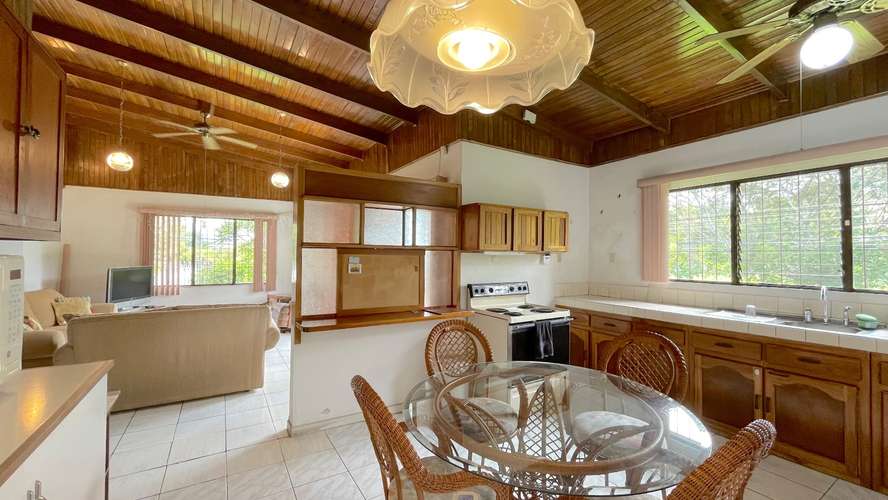 Lote esquinero en Escazú 352 m² con casa y vista protegida al bosque - Imagen 14