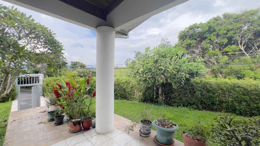 Lote esquinero en Escazú 352 m² con casa y vista protegida al bosque - Imagen 7