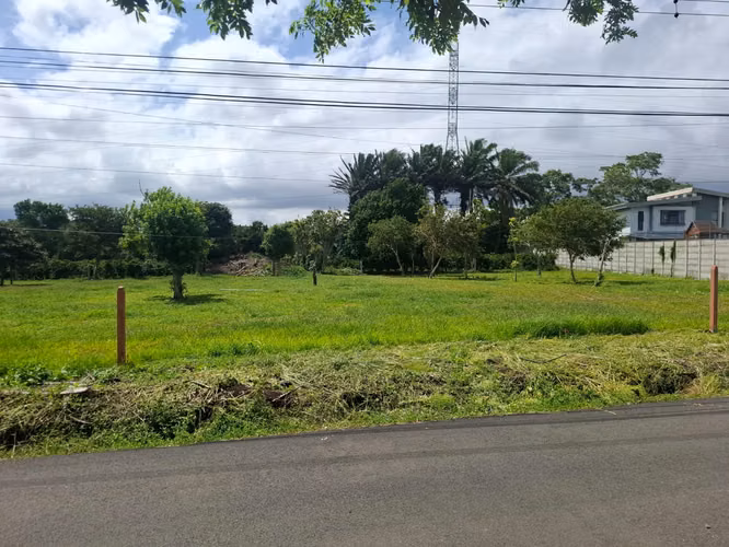 Espectacular lote completamente plano a la venta en Los Ángeles, Santo Domingo.