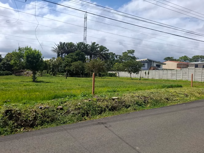 Espectacular lote completamente plano a la venta en Los Ángeles, Santo Domingo. - Imagen 7