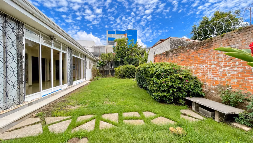 Lote en venta Barrio Escalante 958 m² uso mixto, 30 m de frente
