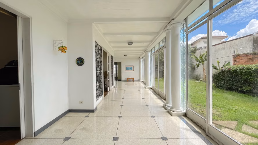 Lote en venta Barrio Escalante 958 m² uso mixto, 30 m de frente