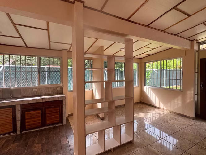 Casa amplia en Atenas Centro | 3 habitaciones + Oficina | 3 baños | Jardín incluido | Pet Friendly - Imagen 14