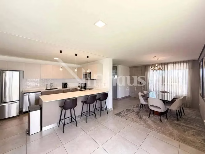 Venta de casa como nueva con linea blanca en condominio en Escazú - Imagen 2