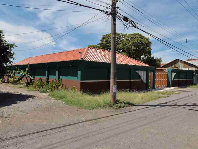 Se Vende Propiedad Titulada Frente al Mar en Puntarenas 850m2 terreno esquinero - Imagen 3
