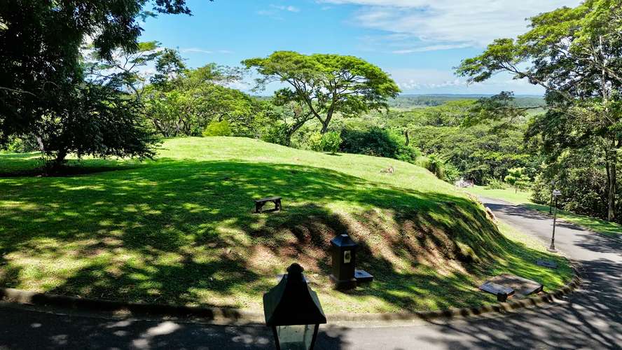 Terreno Excepcional en Tarcoles: Vistas al Mar, Río y Naturaleza Pura