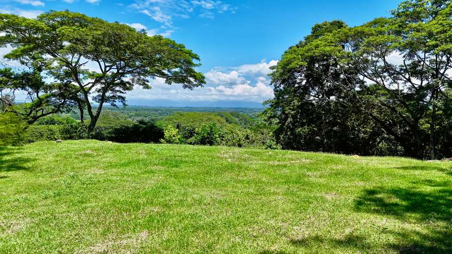 Terreno Excepcional en Tarcoles: Vistas al Mar, Río y Naturaleza Pura