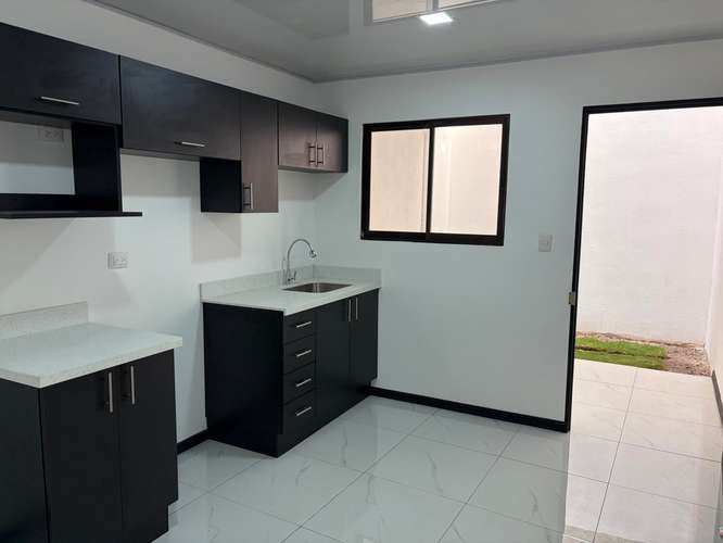 Casa en Venta a Estrenar en San Juan de Tibas con Acabados Premium y Uso Comercial - Imagen 7