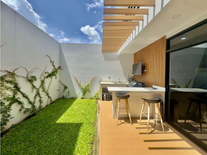 Moderna casa esquinera en Bello Horizonte (2 habitaciones + oficina) - Imagen 6