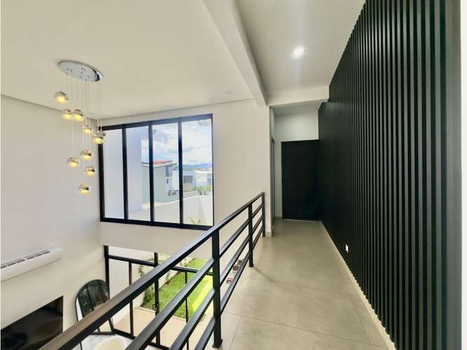 Moderna casa esquinera en Bello Horizonte (2 habitaciones + oficina) - Imagen 11