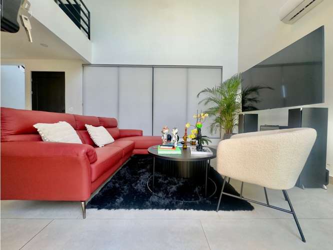 Moderna casa esquinera en Bello Horizonte (2 habitaciones + oficina) - Imagen 1