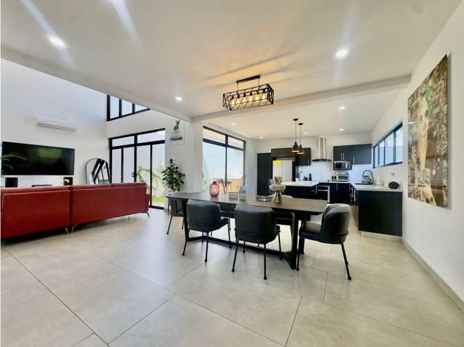 Moderna casa esquinera en Bello Horizonte (2 habitaciones + oficina) - Imagen 3