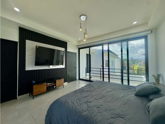 Moderna casa esquinera en Bello Horizonte (2 habitaciones + oficina) - Imagen 12