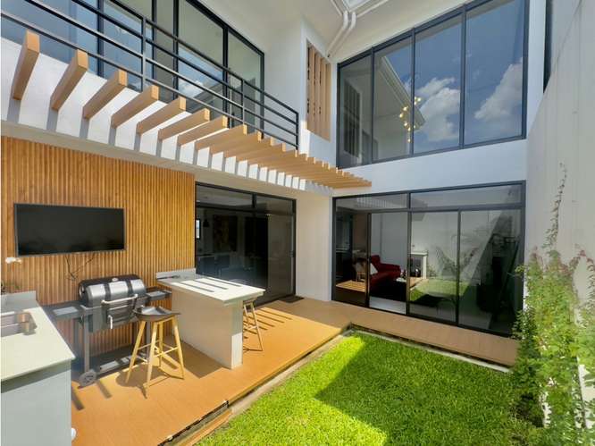 Moderna casa esquinera en Bello Horizonte (2 habitaciones + oficina) - Imagen 5