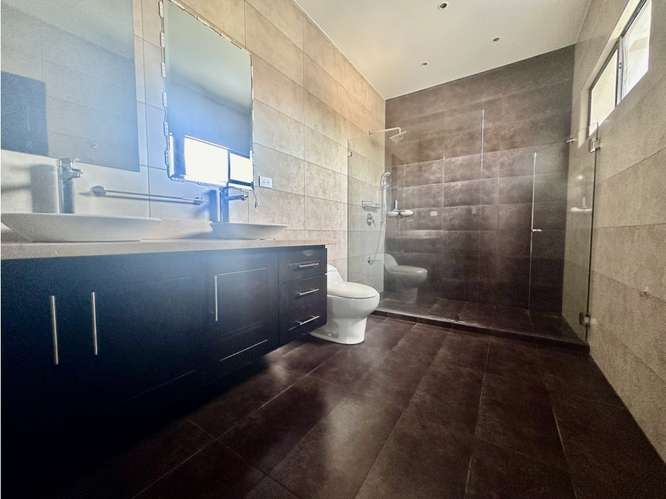 Alquiler Casa Con Estilo Mediterraneo En Condominio Pozos de Santa Ana - Imagen 18