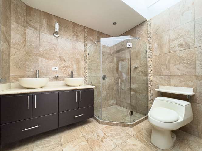 Alquiler Casa Con Estilo Mediterraneo En Condominio Pozos de Santa Ana - Imagen 17