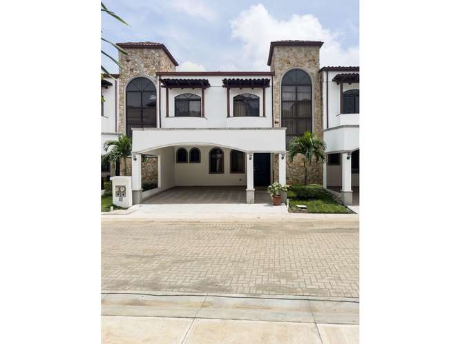 Alquiler Casa Con Estilo Mediterraneo En Condominio Pozos de Santa Ana - Imagen 2