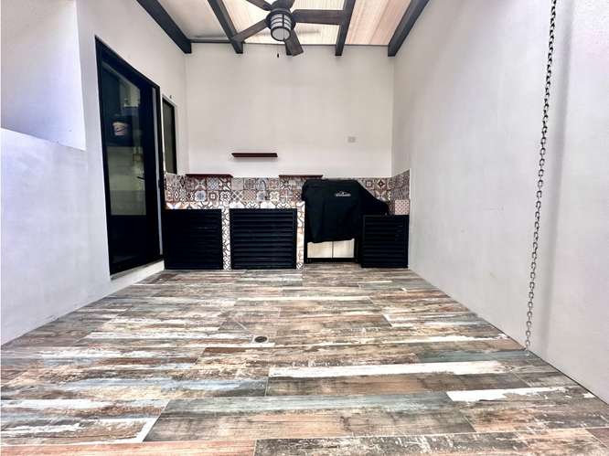Alquiler Casa Con Estilo Mediterraneo En Condominio Pozos de Santa Ana - Imagen 12