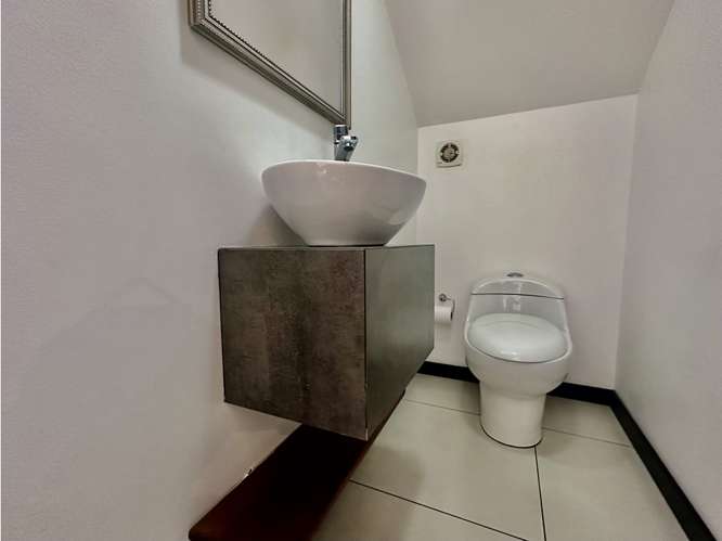 Alquiler Casa Con Estilo Mediterraneo En Condominio Pozos de Santa Ana - Imagen 7