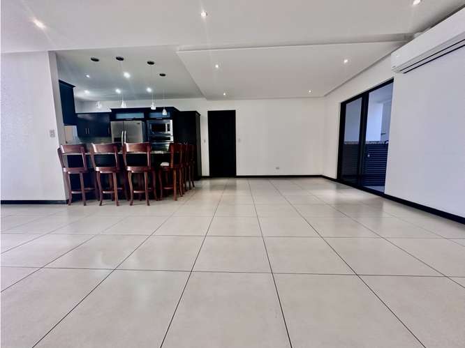Alquiler Casa Con Estilo Mediterraneo En Condominio Pozos de Santa Ana - Imagen 4