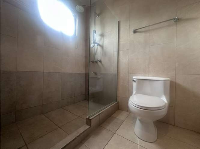COMODA CASA IMPECABLE EN ALQUILER EN GUACHIPELÍN DE ESCAZÚ - Imagen 15